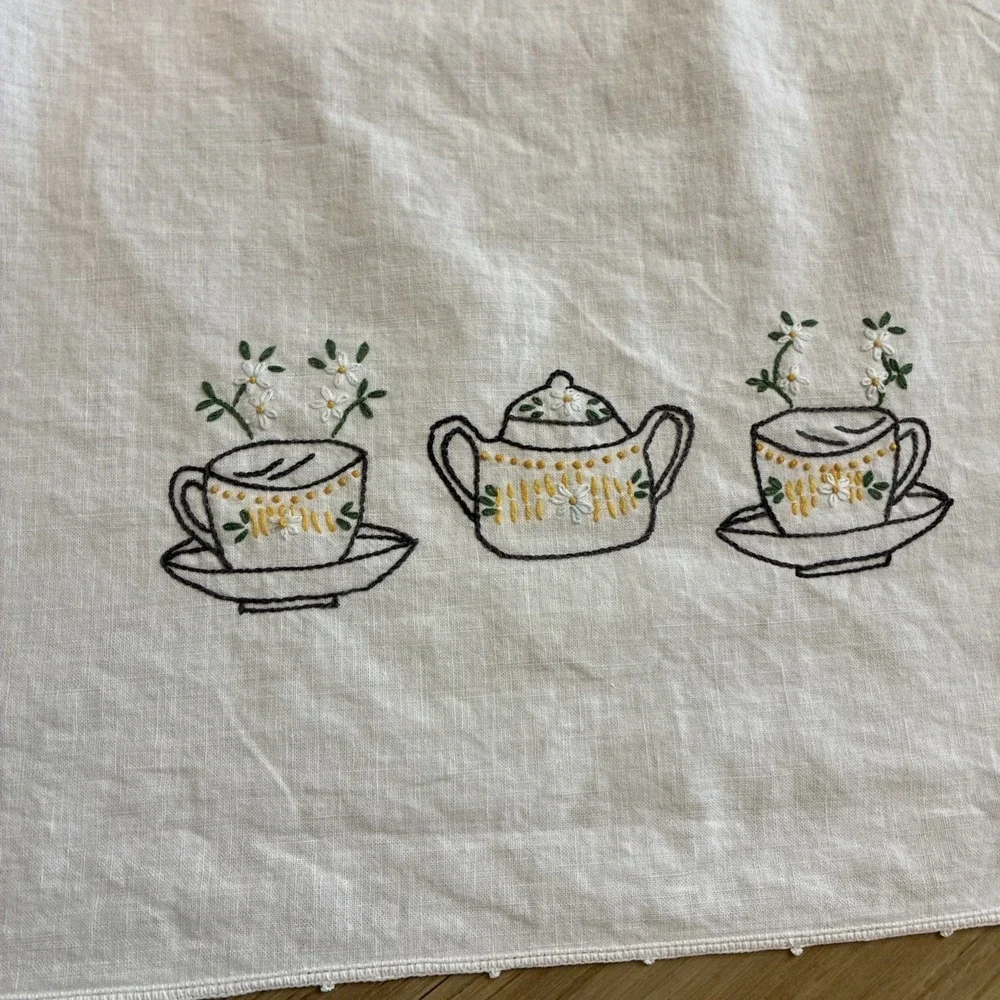 N/A tablecloth has